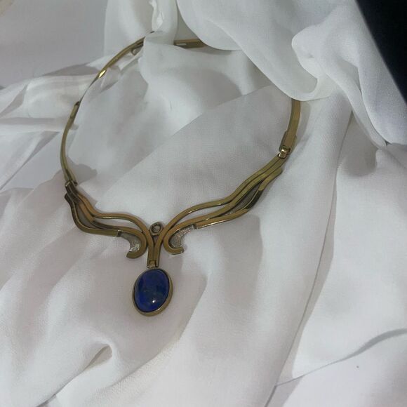 Elegant Hecho A Mano Gold Necklace with beautiful dark Blue Lapis Pendant - Picture 10 of 13